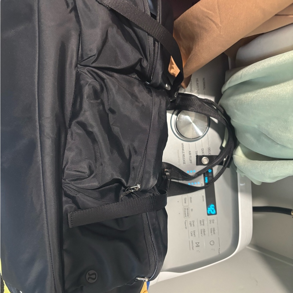 Lululemon Athletica Black Travel Duffel Bag - Picture 2 of 11